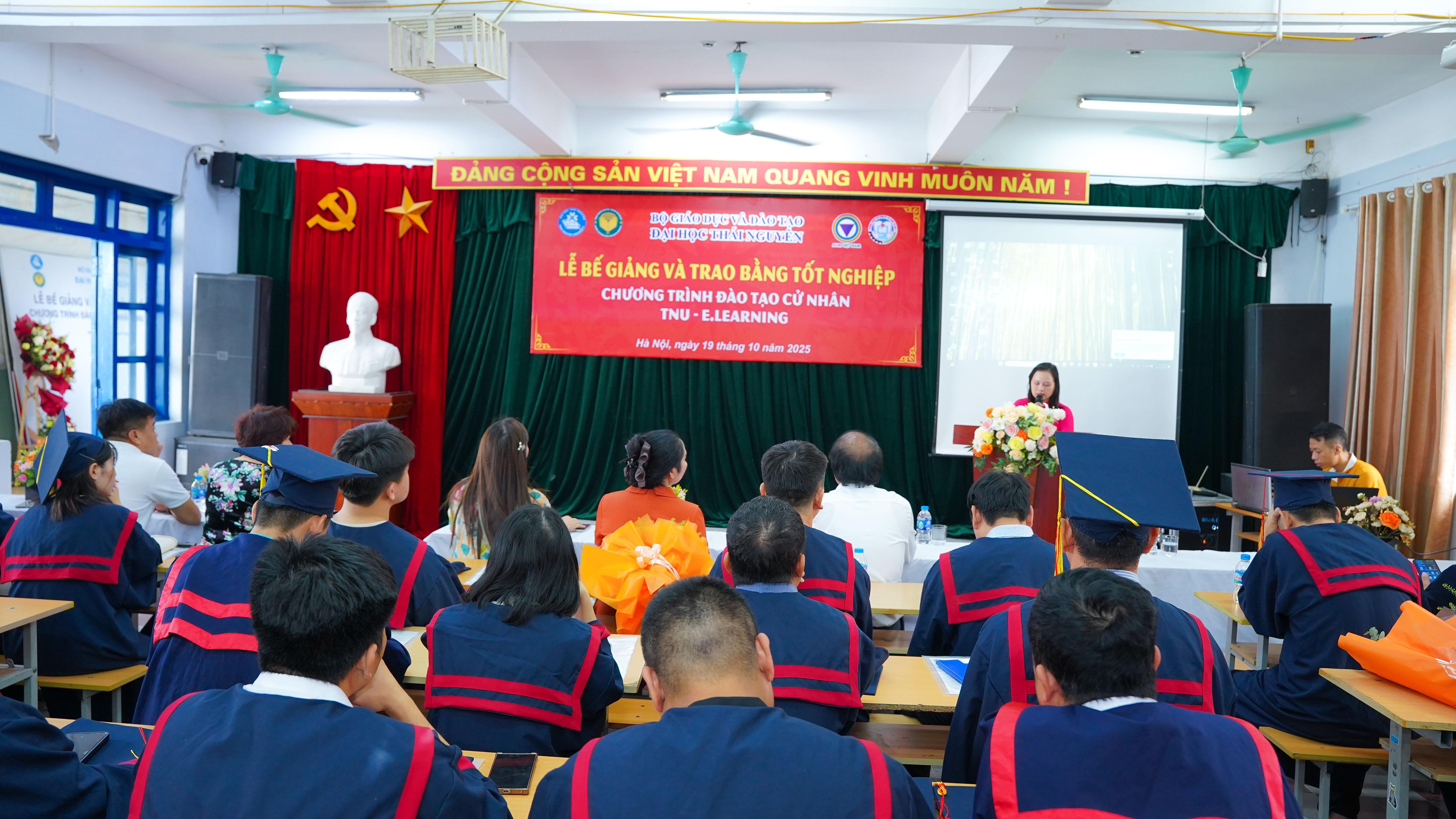 photos/E.LEARNING 19.10.25/A7_01555.jpg